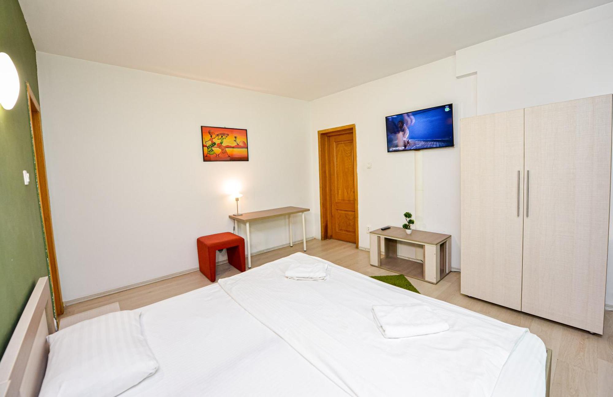 The Lincoln Suites - Central Shabbat Friendly Apartments Bucharest Exterior photo