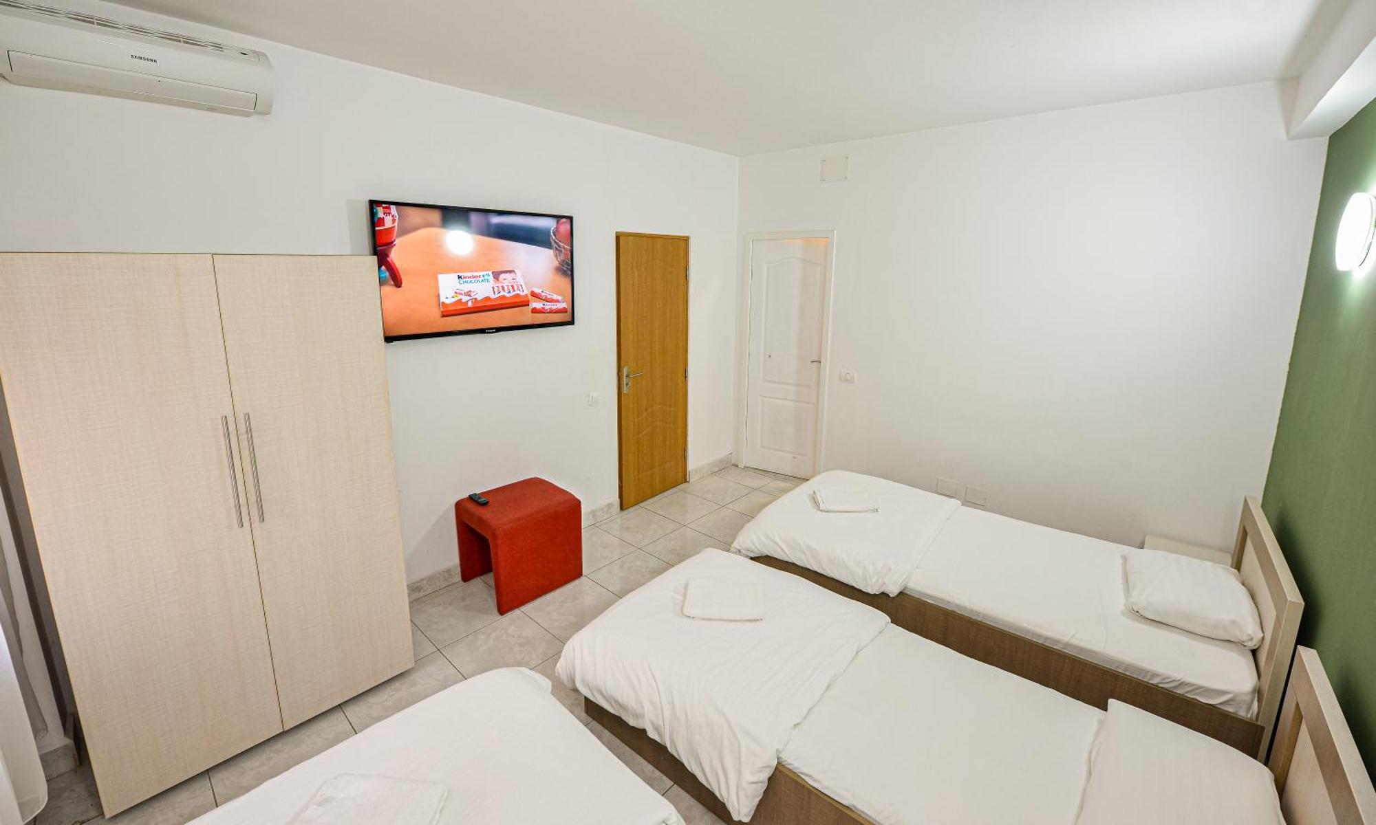 The Lincoln Suites - Central Shabbat Friendly Apartments Bucharest Exterior photo